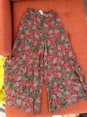 NATURAL LIFE Olive Green Pants with Red & Pink Floral Print